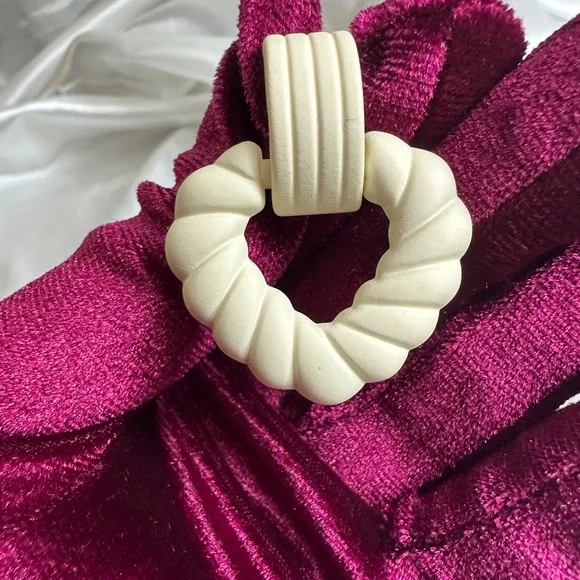 Bohemian style Cream Twisted Hoop Earrings - Picture 9 of 9